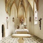 renovierung pfarrkirche mariae heimsuchung in kolsass; neuschaffung der liturgischen orte